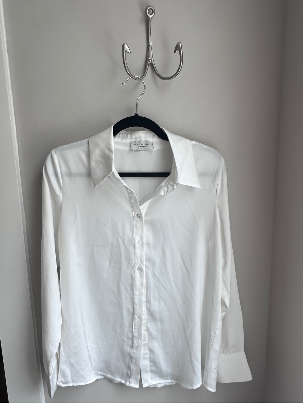 Dress Forum of Los Angeles Women’s White Silky Shirt - Medium